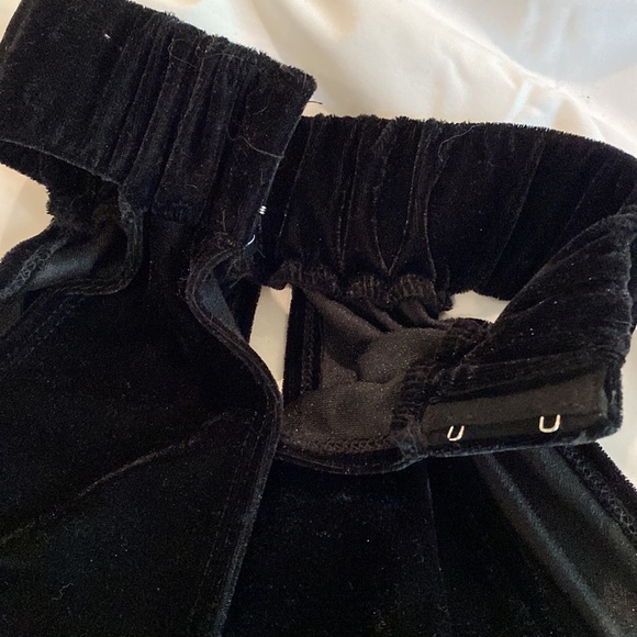 Velvety sleeveless body suit w/front and back cutout - Picture 4 of 5